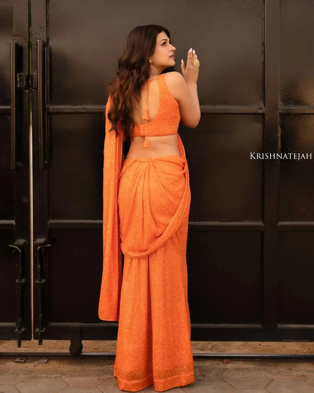 MALAYALAM ACTRESS SHRADDHA DAS IMAGES IN ORANGE SAREE 3